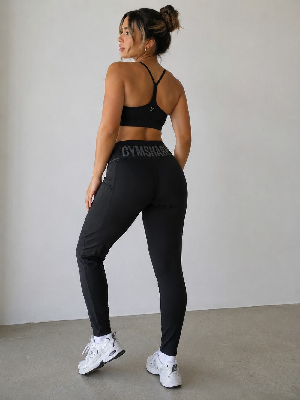 Gymshark Black V Waist Leggings Side Pockets Logo High Rise Women’s XS